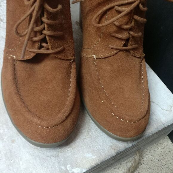 👍 Rust Colored Suede Booties Size 6.5.  Retro 70 s look!  A6 - Picture 2 of 4
